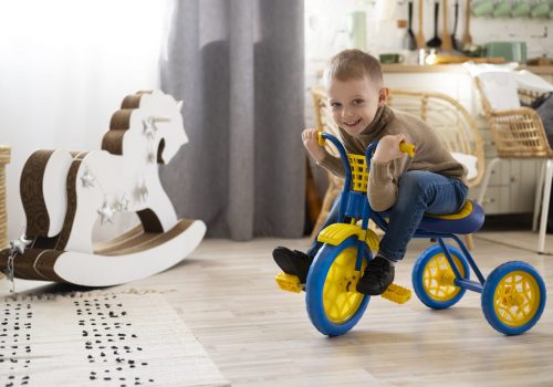 Cum se invata copilul sa mearga cu tricicleta